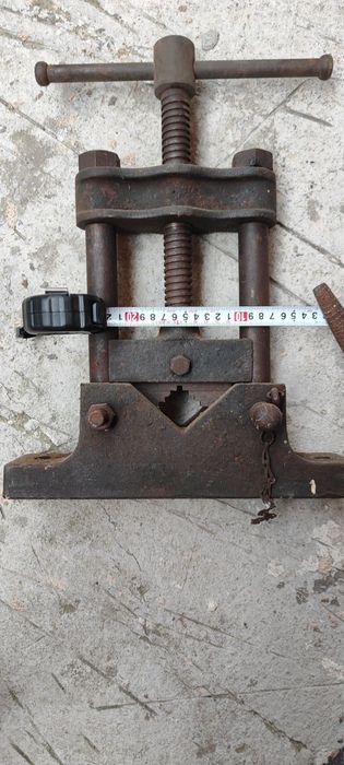 Тръбна стяга менгеме. Стабилно, работещо в много добро състояние