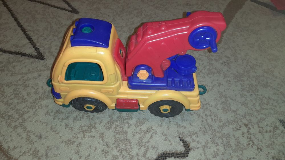 Игрушки, машинки .