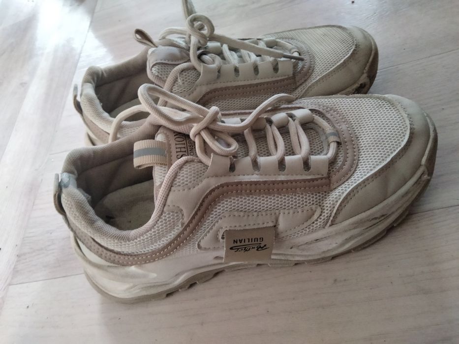 Отдам бесплатно обуви