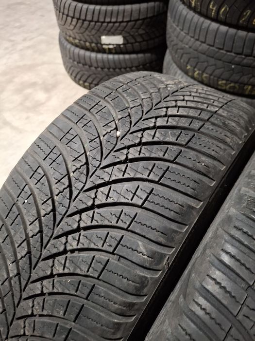2 Anvelopele de iarnă 215 40 r18  Goodyear