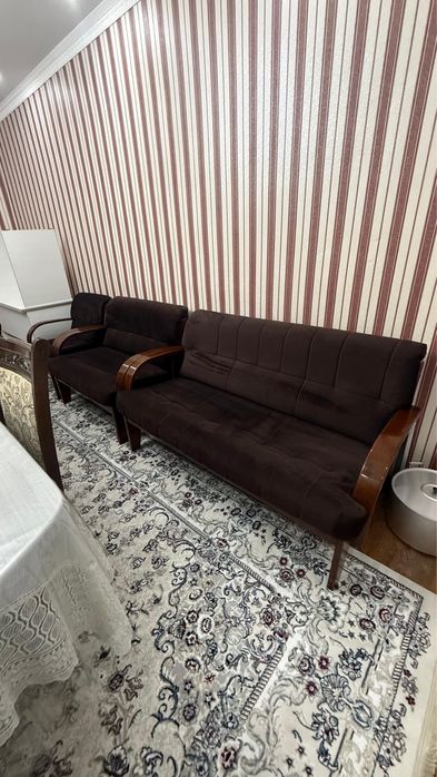 Продается комлект диван и 2 кресла