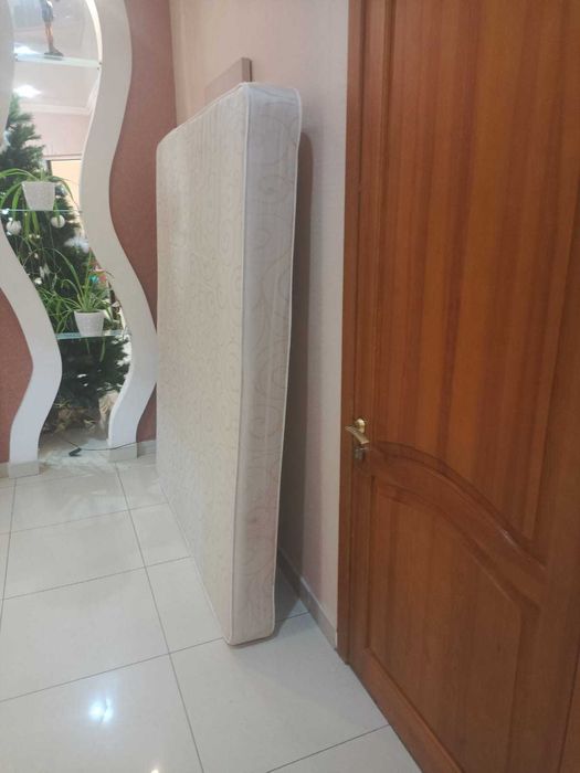 Продам матрас 180*200, 200*200