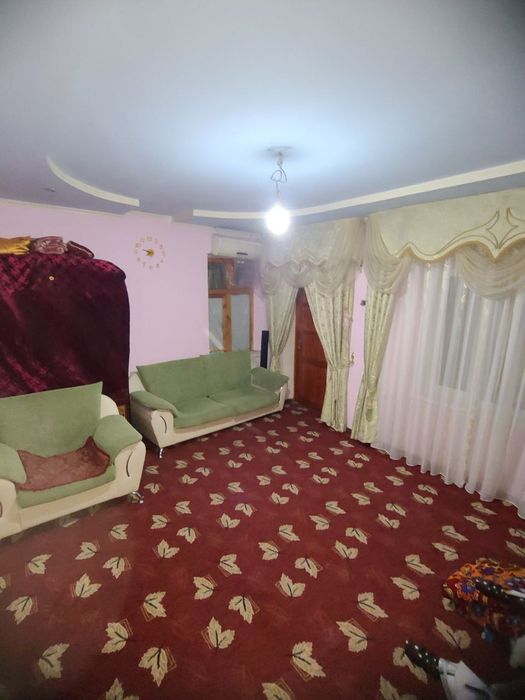 Миробадский район напротив узбума ГАИ продается три комнаты в жактовск