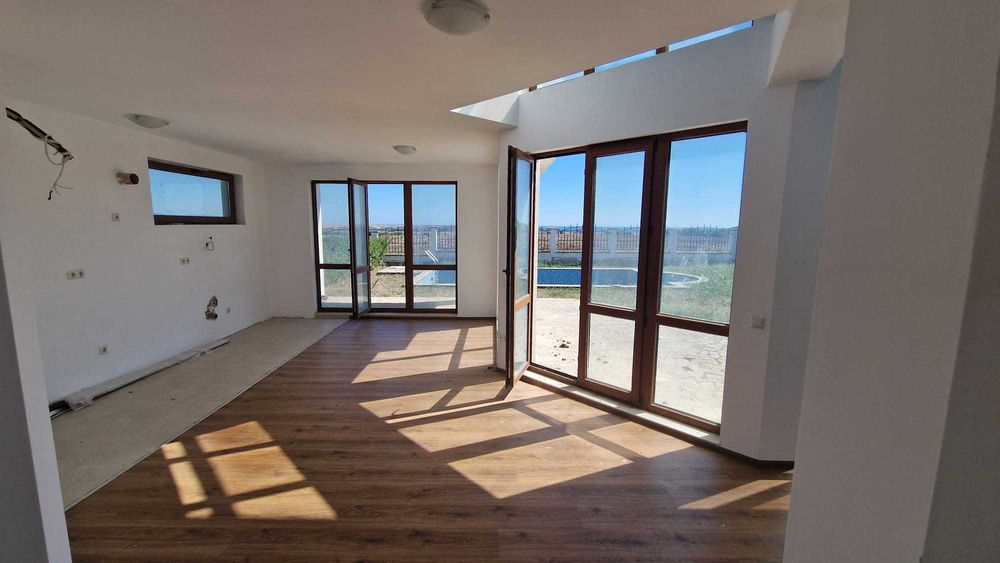 Продава се Къща в Ахелой - 180 кв.м за 700 €/кв.м - Снимка #2