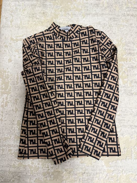 Bluza crem noua.  .