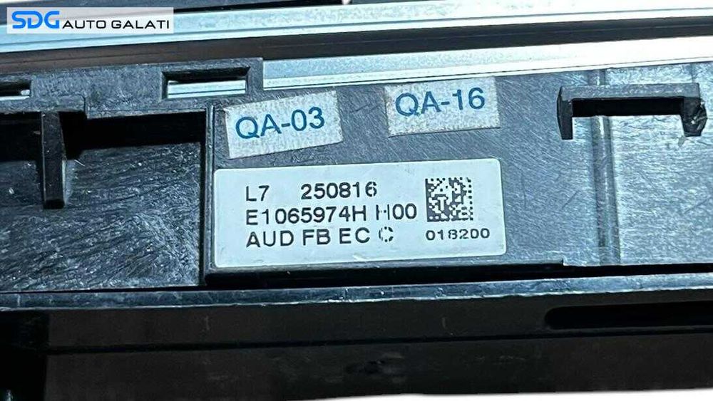Panou Consola Comanda Buton Butoane Comenzi Unitate Radio CD Player BMW Seria 3 F30 F31 2010 - 2018 Cod E1065974H [L5552]