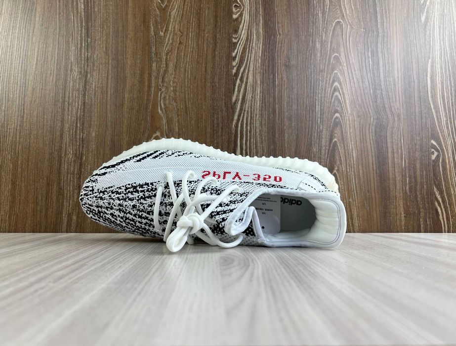 Нови Yeezy Boost 350 V2 Zebra