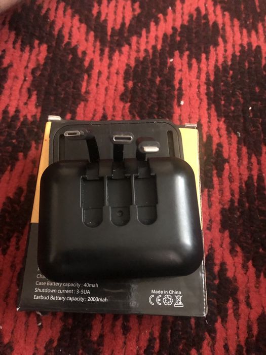 M88 Plus simsiz naushnik va 3 ta simli powerbank birda sotiladi