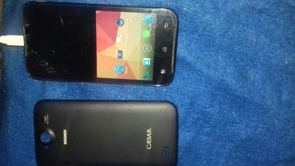 Telefoane cu defectiuni:BRONDI si BLUBOO