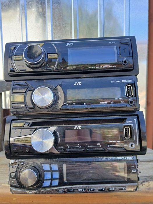 Vand cd player auto .