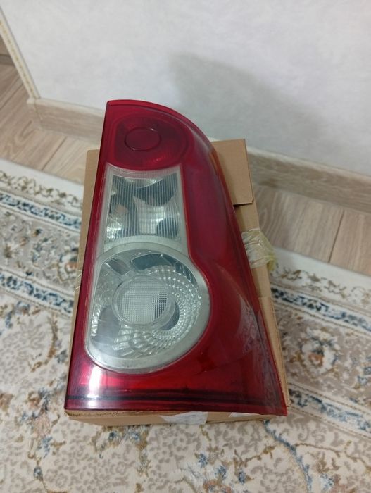 Правый задний фар на Ларгус оригинал