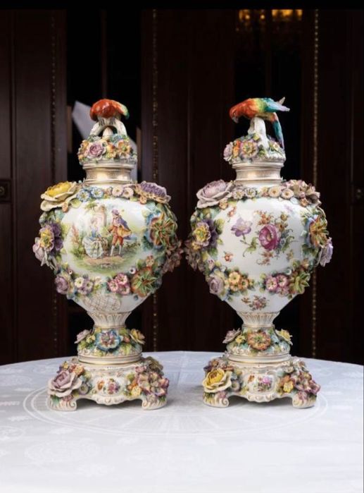 Антиквариатные фарфоровые вазы королевской мануфактуры Людвигсбург