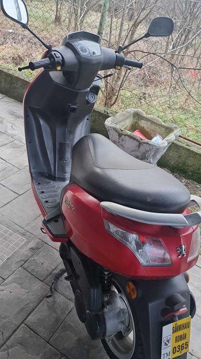 Vând scuter Peugeot