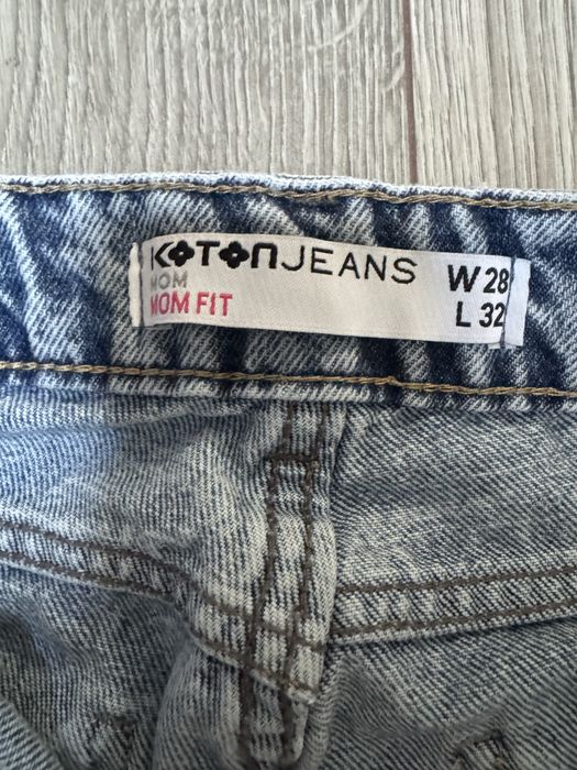 Blugi albastrii mom fit