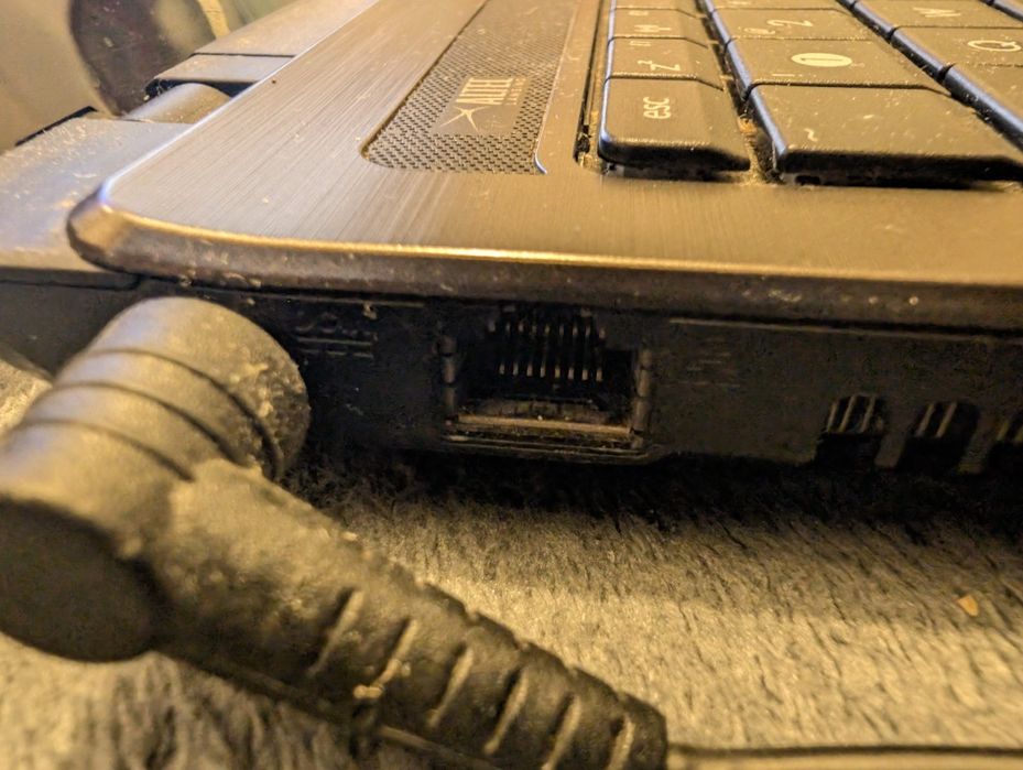 Vând laptop Asus