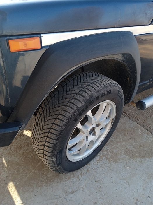 Нива 2121 сотилади