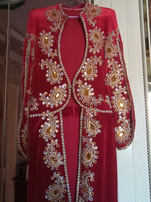 Milliy kiyim.Ansambil 500.000 ming yana kelishamiz