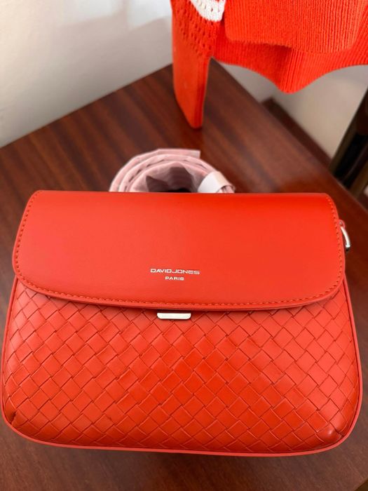 Чисто нова оранжева чанта David Jones