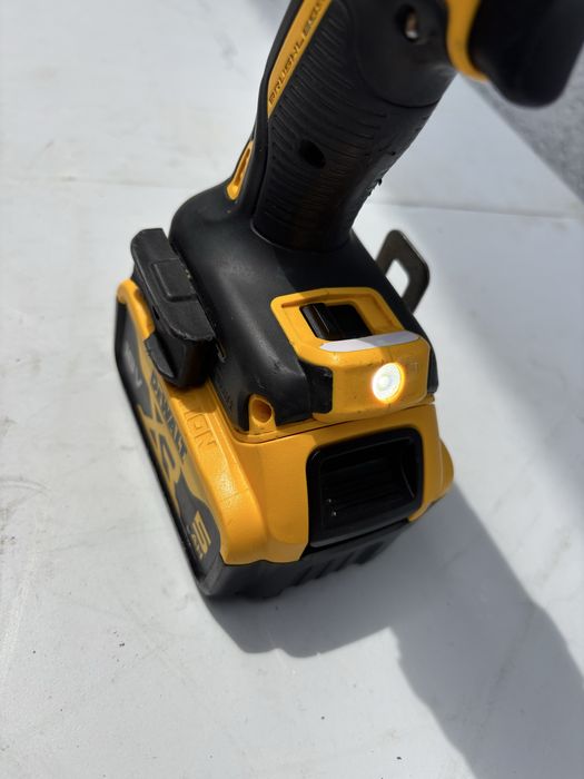Autofiletanta dewalt cu bataie profesionala