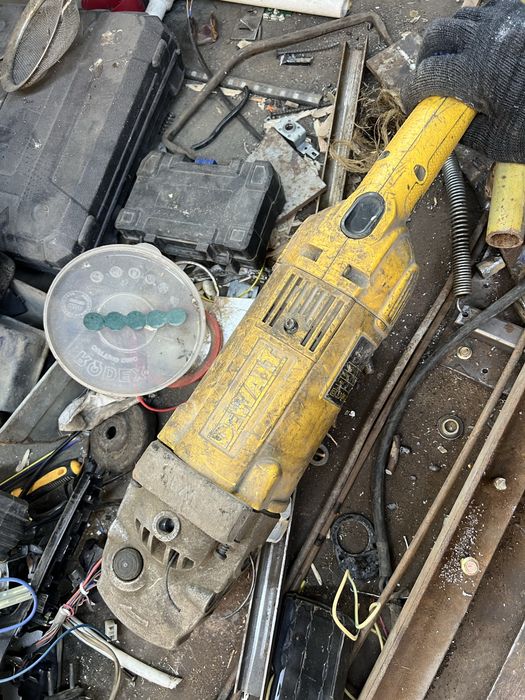 болгарки Dewalt 230