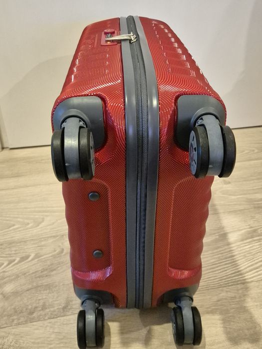 Чисто нов куфар Roncato 55 40 20/25 Made in Italy