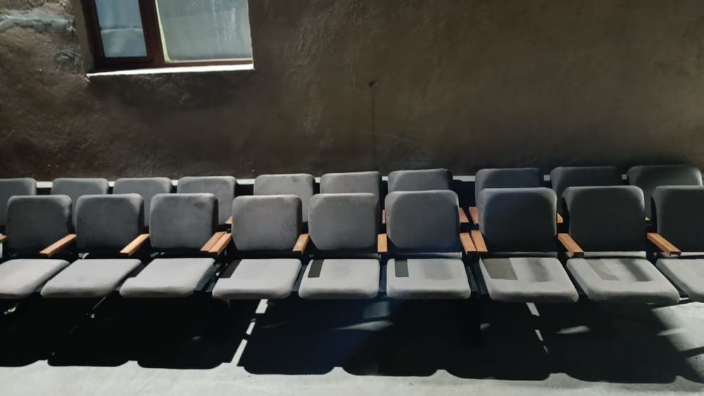 Театралые кресла