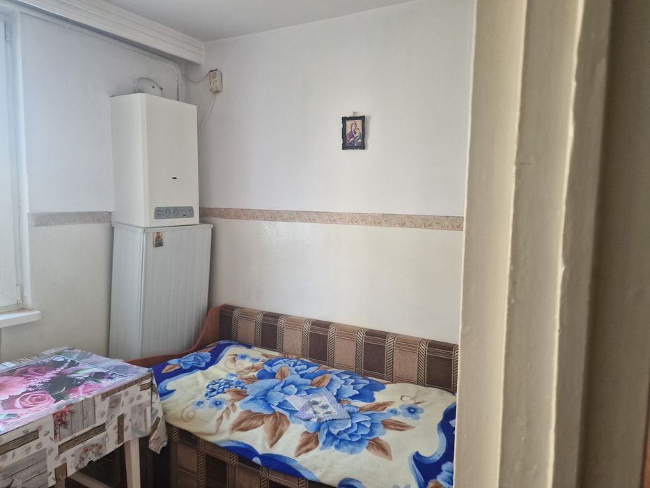 Ap 2 cam, decomandat,Mihai Viteazu,etaj2, balcon,centrala