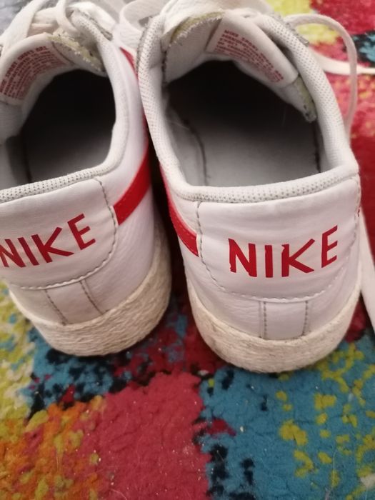 Vând adidași pentru fete