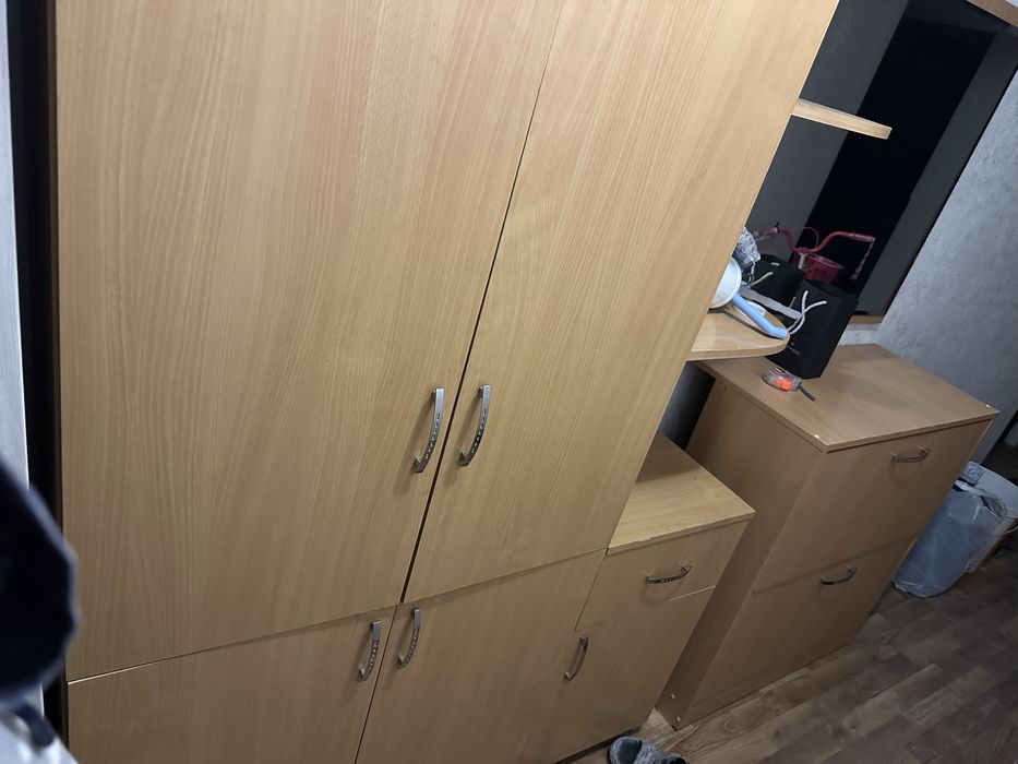 Продам прихожую б/у