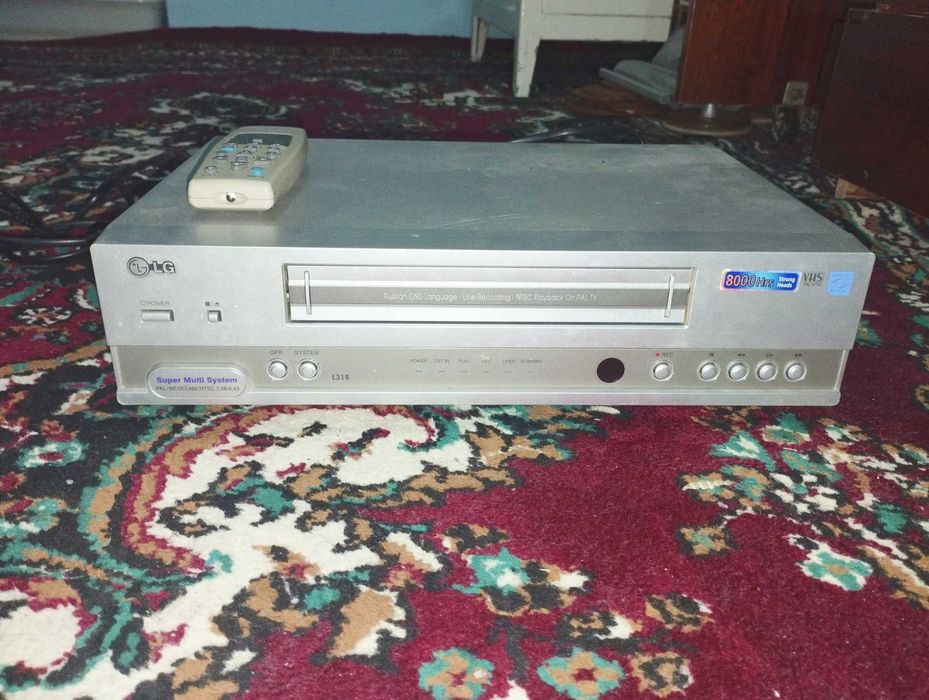 Видеомагнитофон LG