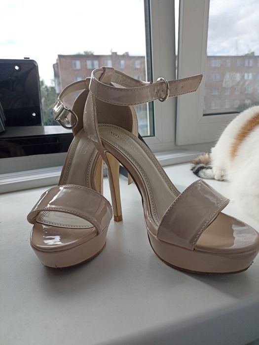 Туфли открытые 35 р.