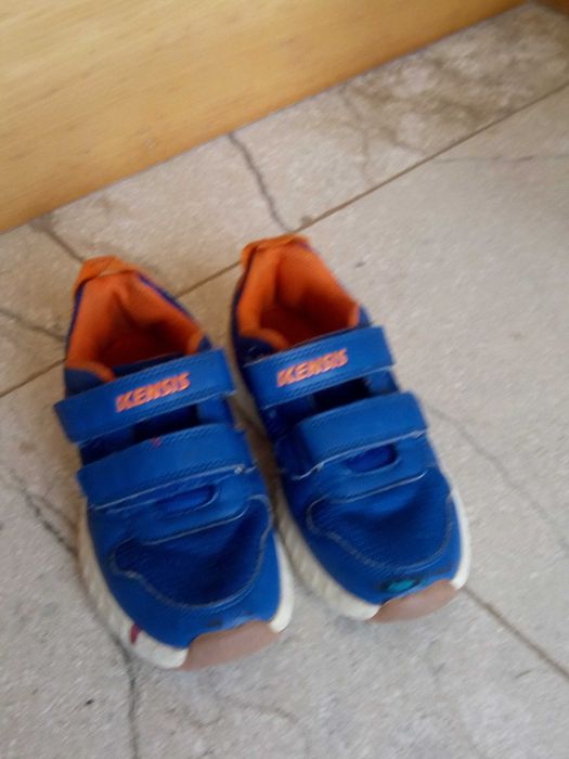 Vând adidasi mărimea 30