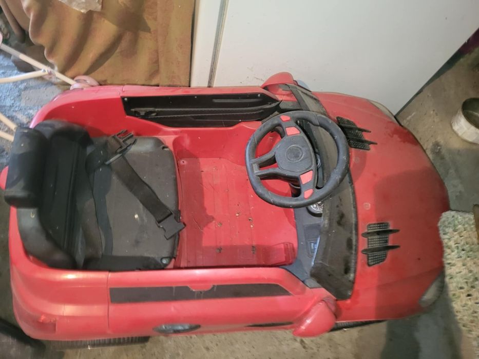 Продава се детска електрическа кола