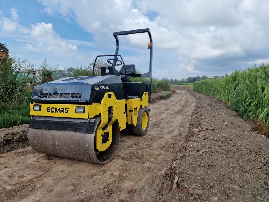 Inchirieri utilaje buldoexcavator excavator bobcat buldo demolari