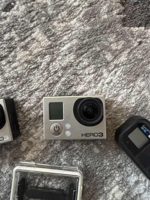 Vand gopro hero3 cu tot ce se vede in poze