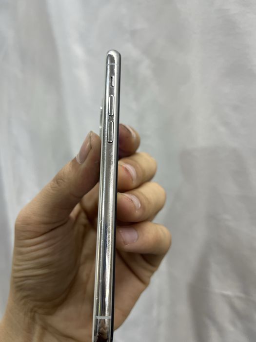 IPhone 11 Pro 64GB.         .