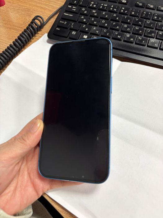 Продам IPhone 13