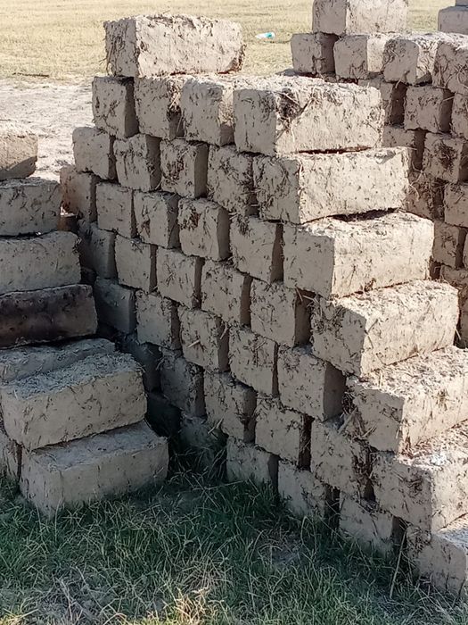 Саманный кірпіш сатылады
