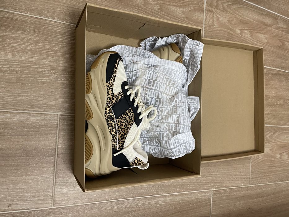 Нови обувки STEVE MADDEN в оригинална кутия
