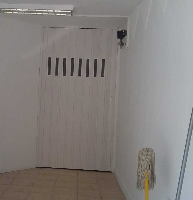 Дава се под наем Магазин в Варна, Колхозен пазар - 18 кв.м за 250 € - Снимка #2