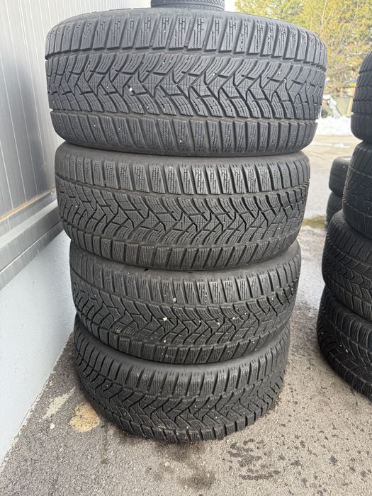 Зимни гуми 225/45/17 DUNLOP