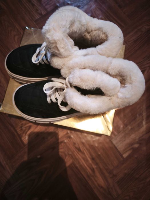 Продаю зимние ботинки