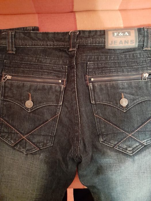 Vând Blugi Albastri Barbati