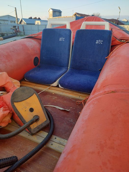 Barca gonflabila cu motor Johnson 20 cp