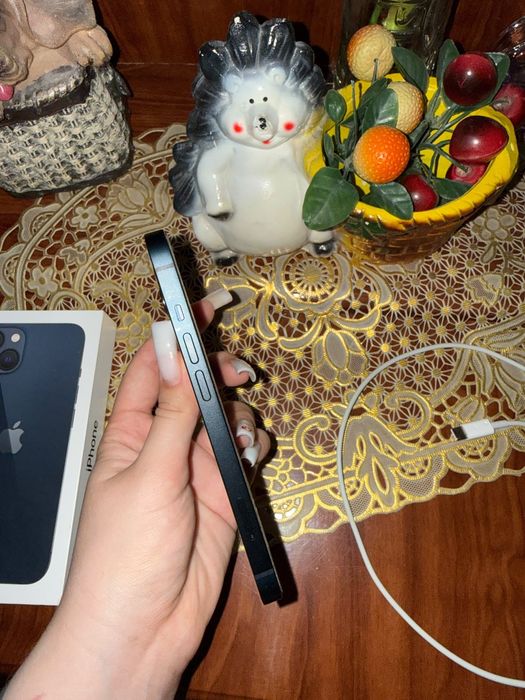 Продам iphone 13 с полным пакетом документов