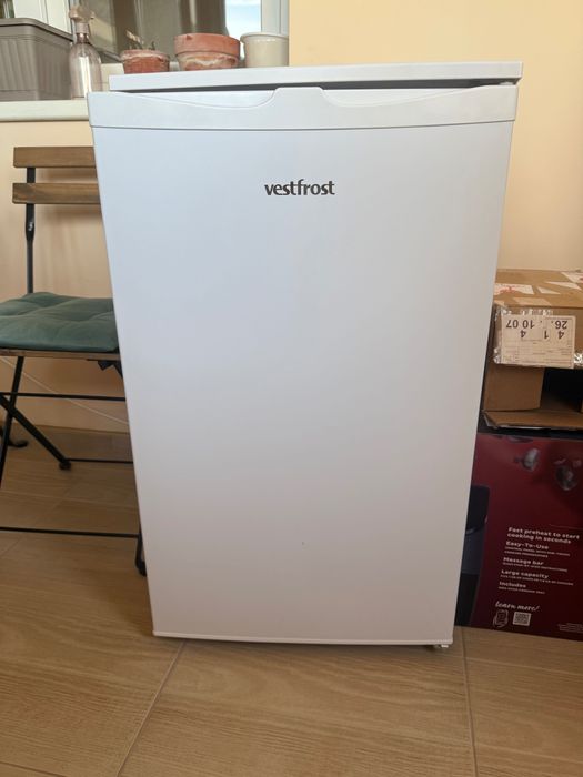 Хладилник VESTFROST VFT 1101 E