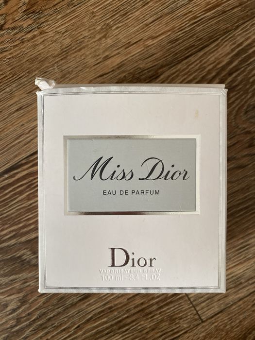 Продам парфюм новый