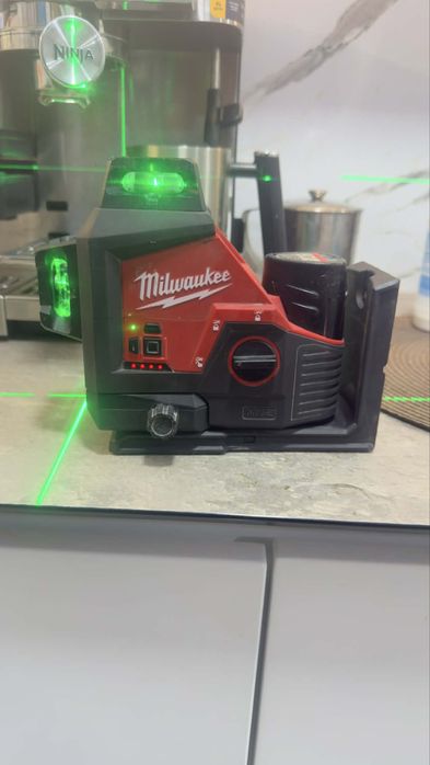 Milwaukee лазарен нивелир 360