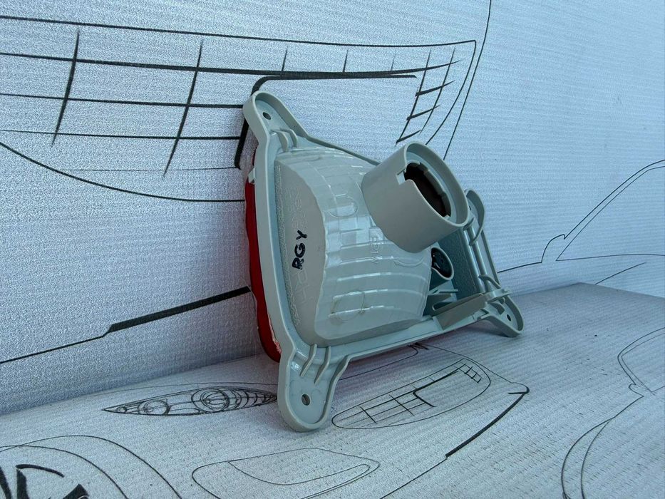 Lampă Ceață Bara Spate Dreapta Kia Picanto 2 2014 / 2011-2017 / Cod OEM 924061Y5 (5C2)
