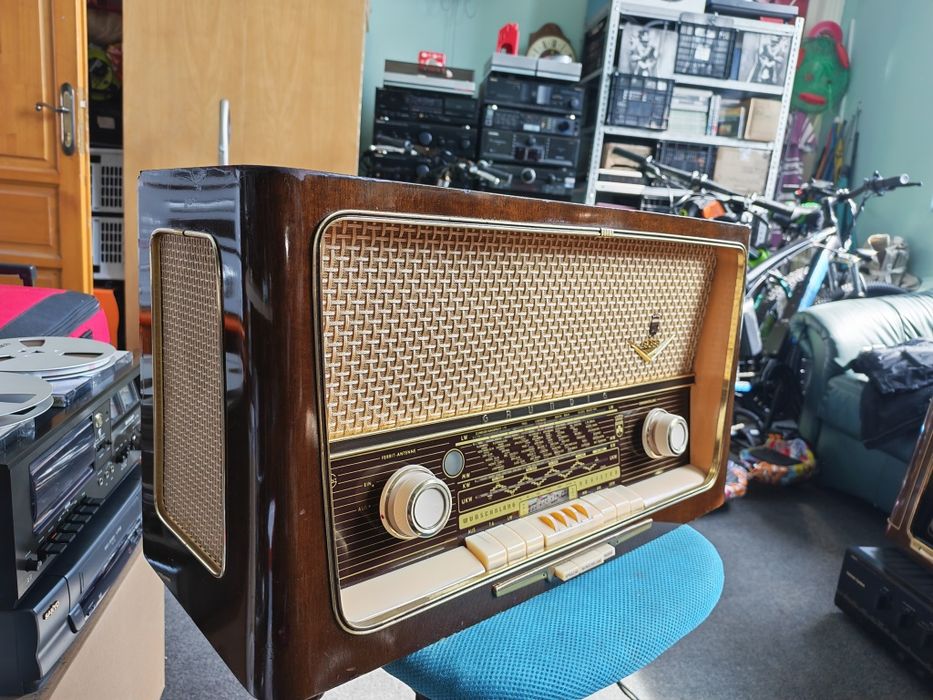 Vând radio Grundig pe lămpi 3088
